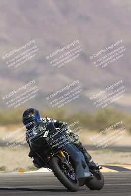 media/Oct-30-2025-Racers Edge (Thu) [[dabbdaf680]]/3-B Group/Session 2 (Turn 14)/